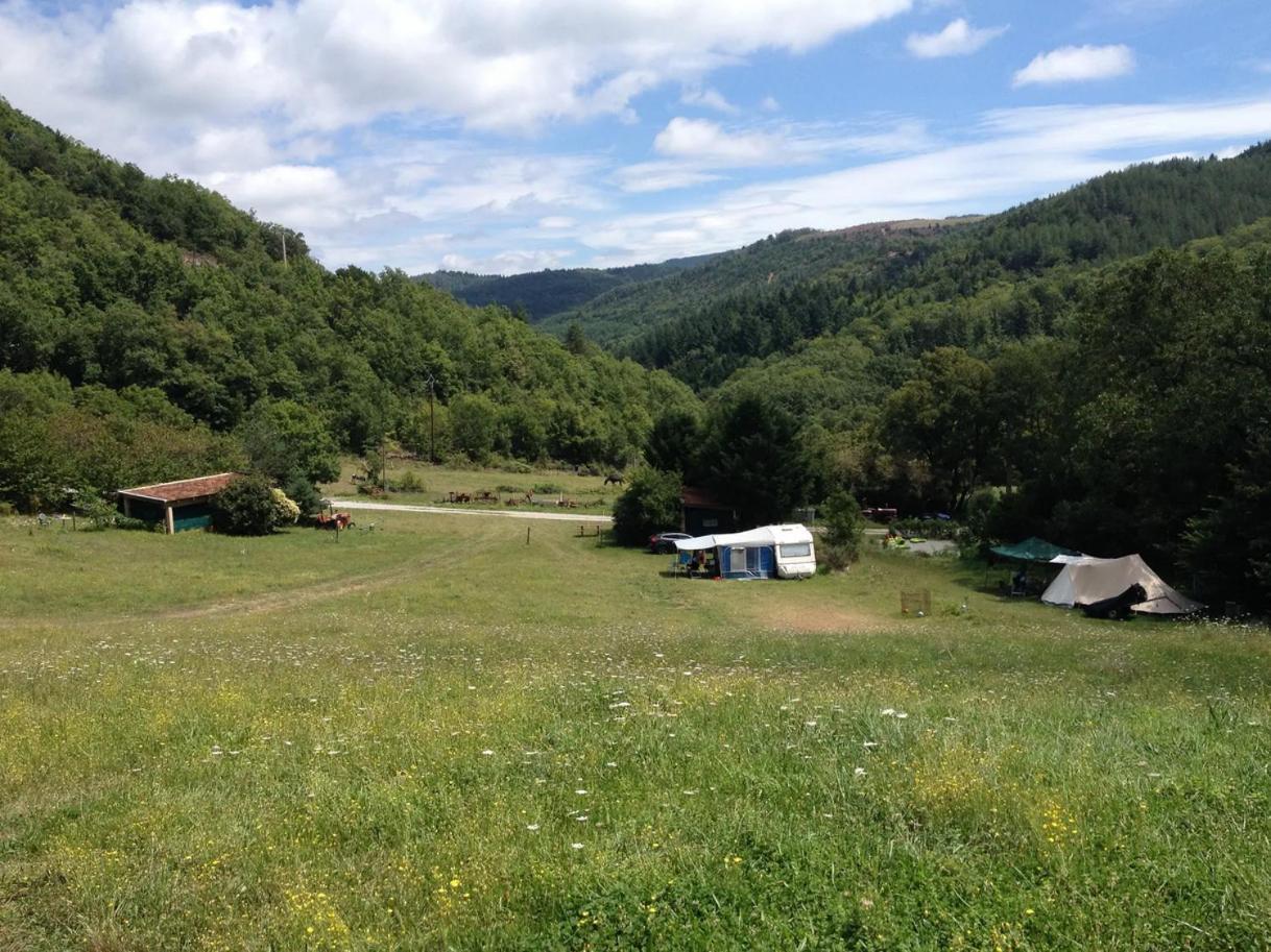 Ferme Les Therondels Saint-Pons-de-Thomieres Exterior foto